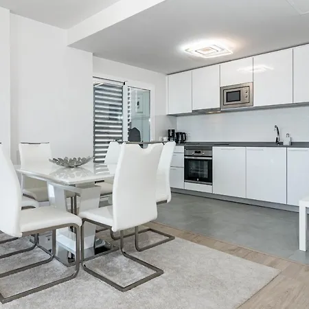 Appartement Tranquil Oasis 2 Bedroom In Nueva Andalucia Close To Centro Plaza *